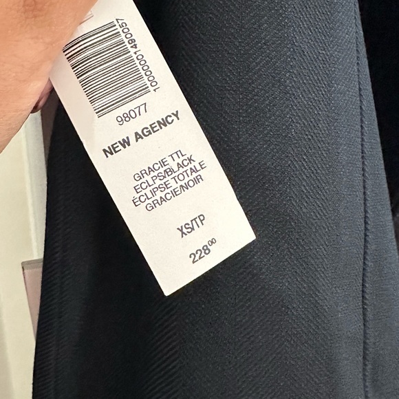 Beautiful blazer, brand new. - Picture 2 of 4